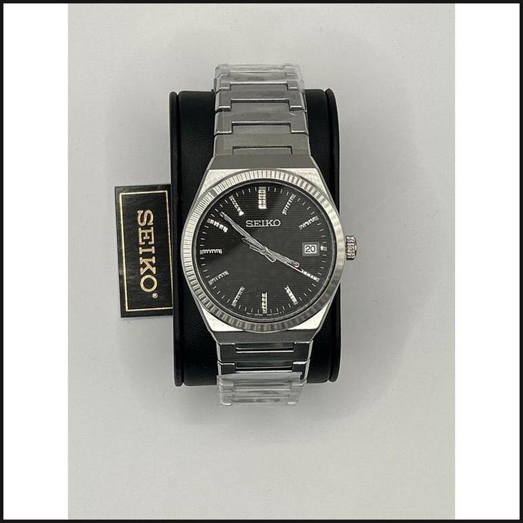 Gents silver tone black dial silver markers watch