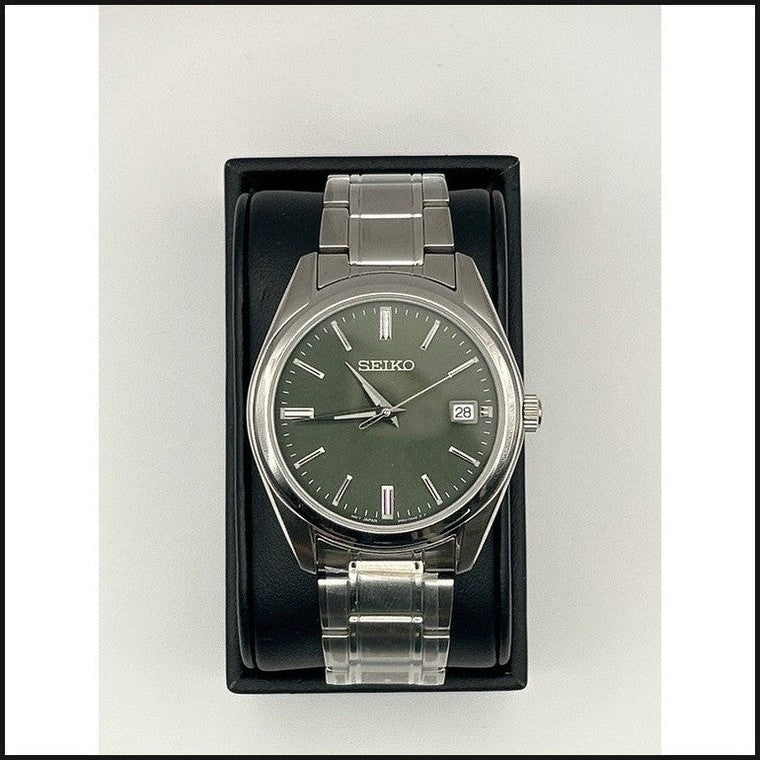 Gents silver tone olive green dial Seiko watch